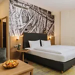 Altstadthotel Arch Hotel