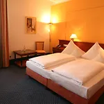 Altstadthotel Arch Hotell 4*