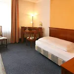 Hotell Altstadthotel Arch 4*
