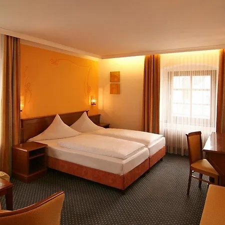 Altstadthotel Arch מלון