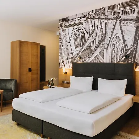 Altstadthotel Arch מלון