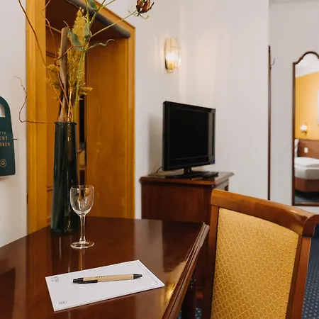 Altstadthotel Arch Отель