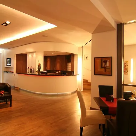 Altstadthotel Arch מלון